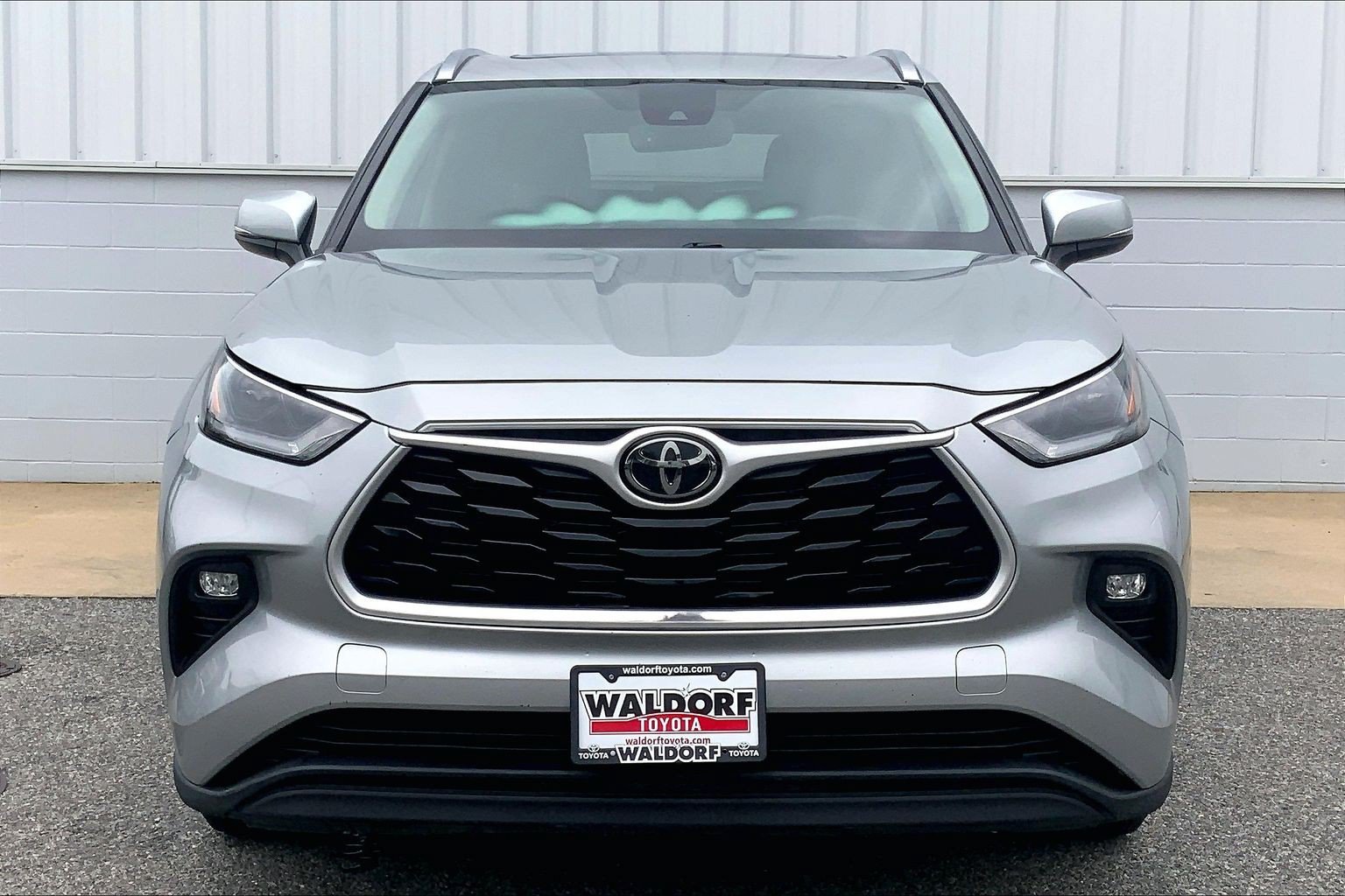 Used 2021 Toyota Highlander XLE FWD image 3