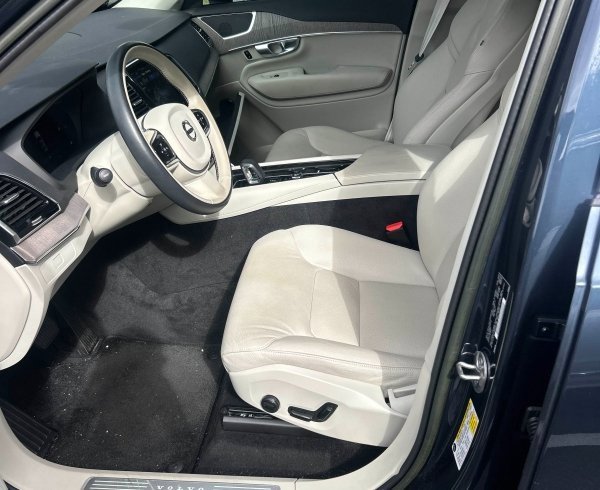 Used 2023 Volvo XC90 B5 Plus image 6