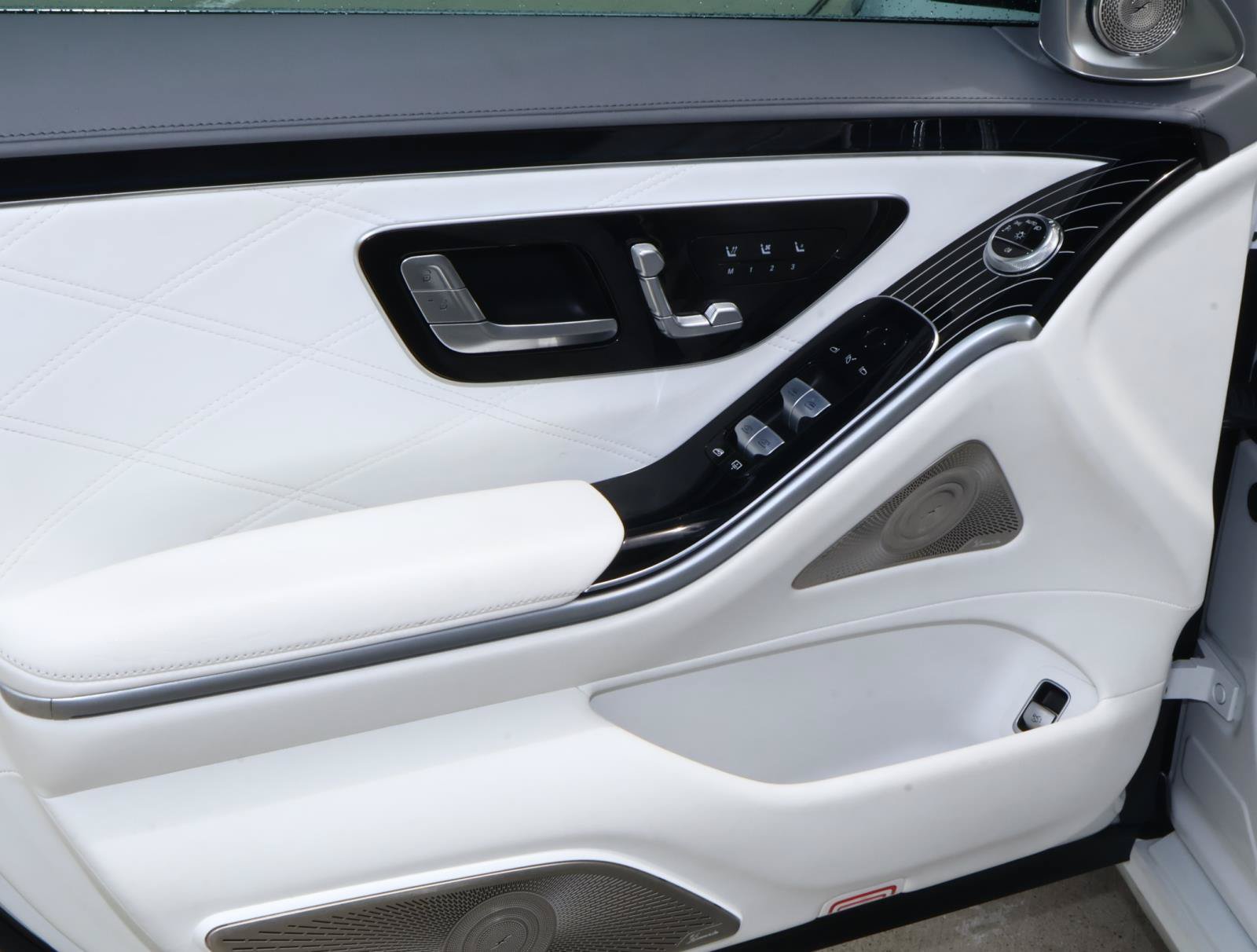 Used 2024 Mercedes-Benz Maybach S 580 4MATIC image 16