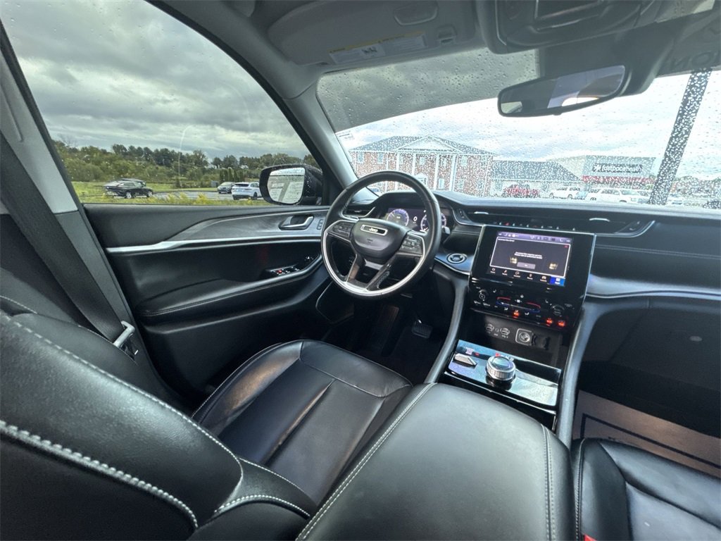 Used 2022 Jeep Grand Cherokee Limited image 15