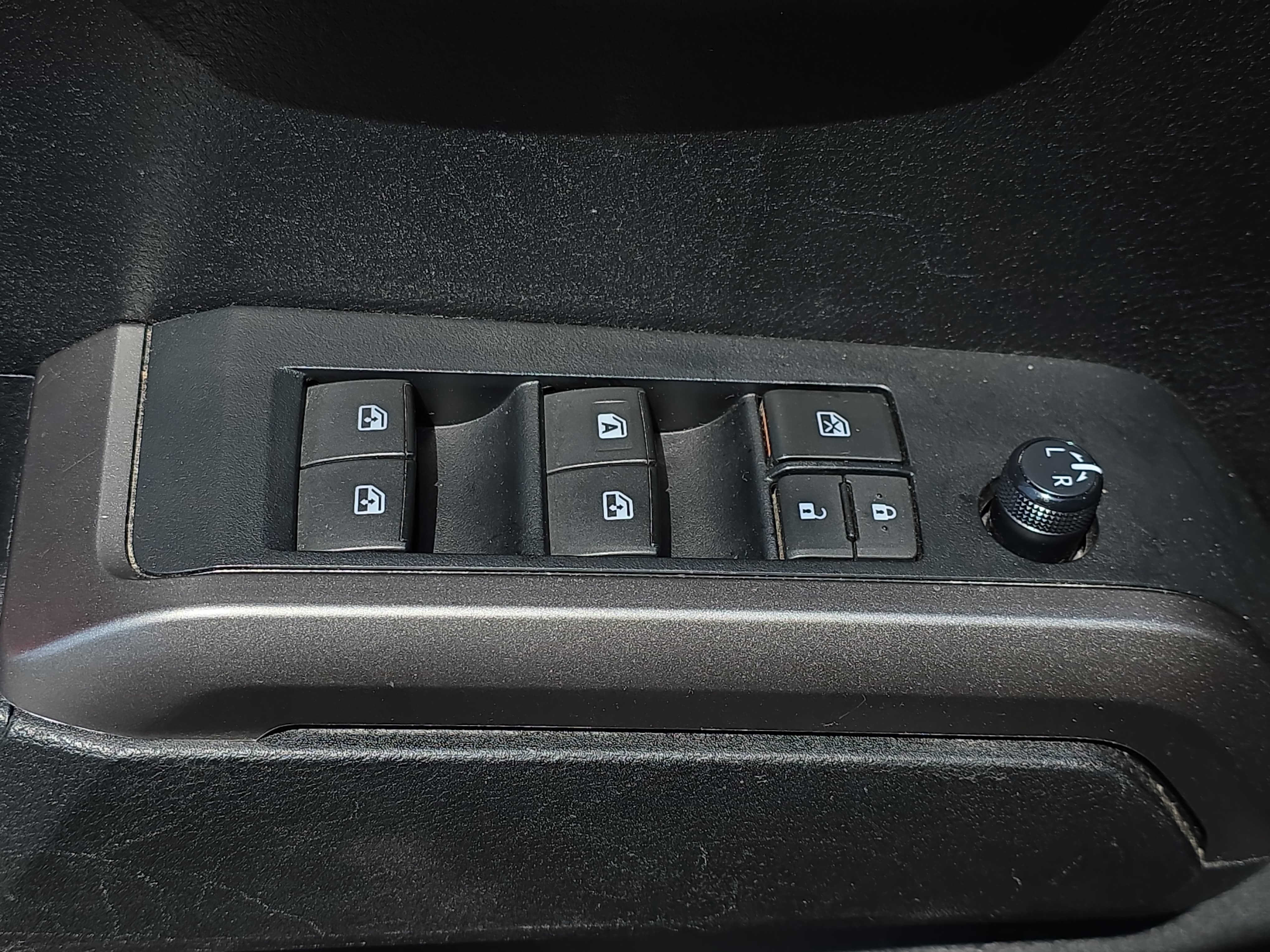 Used 2021 Toyota Tacoma SR5 AWD/4WD image 25
