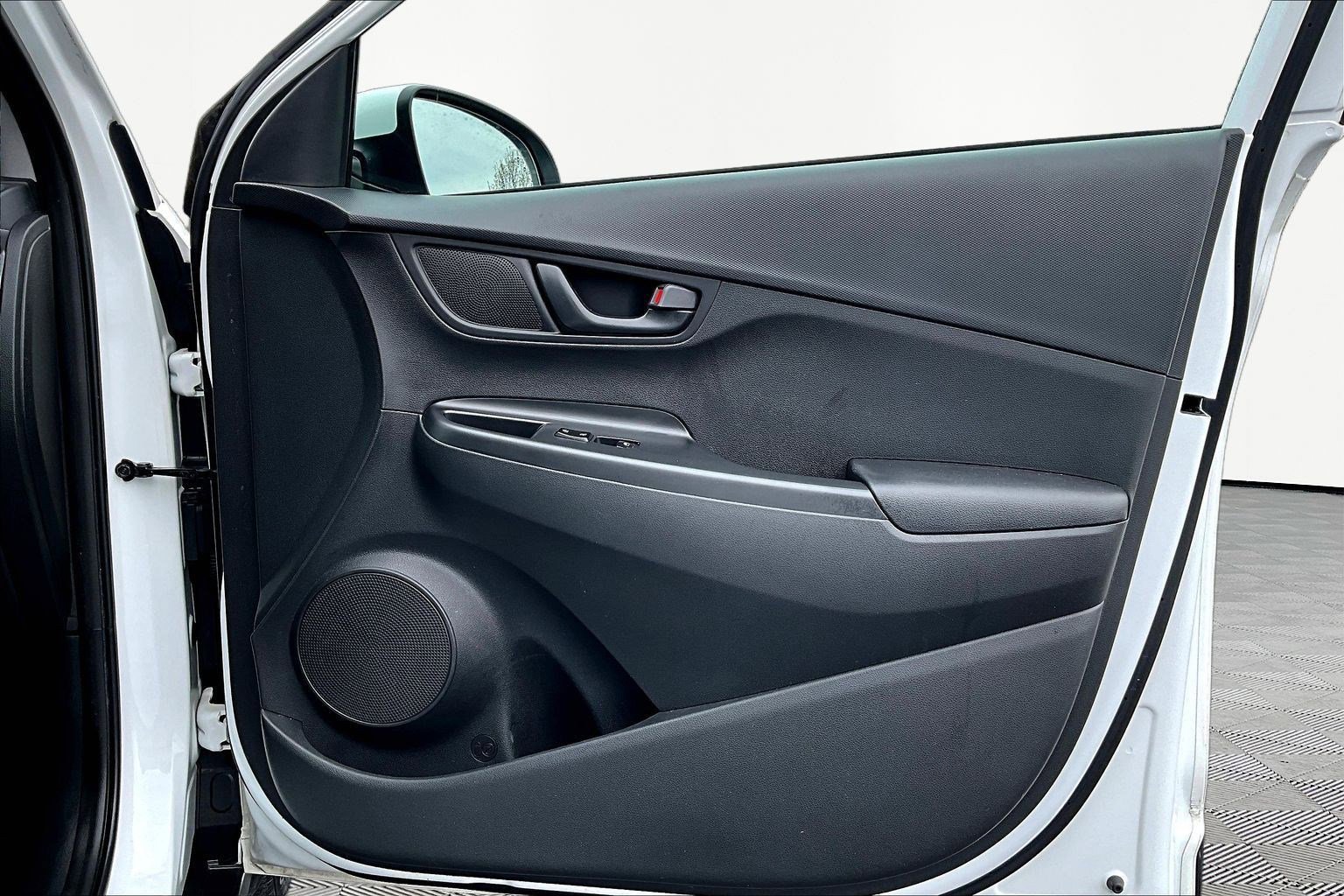 Used 2022 Hyundai Kona SEL image 28