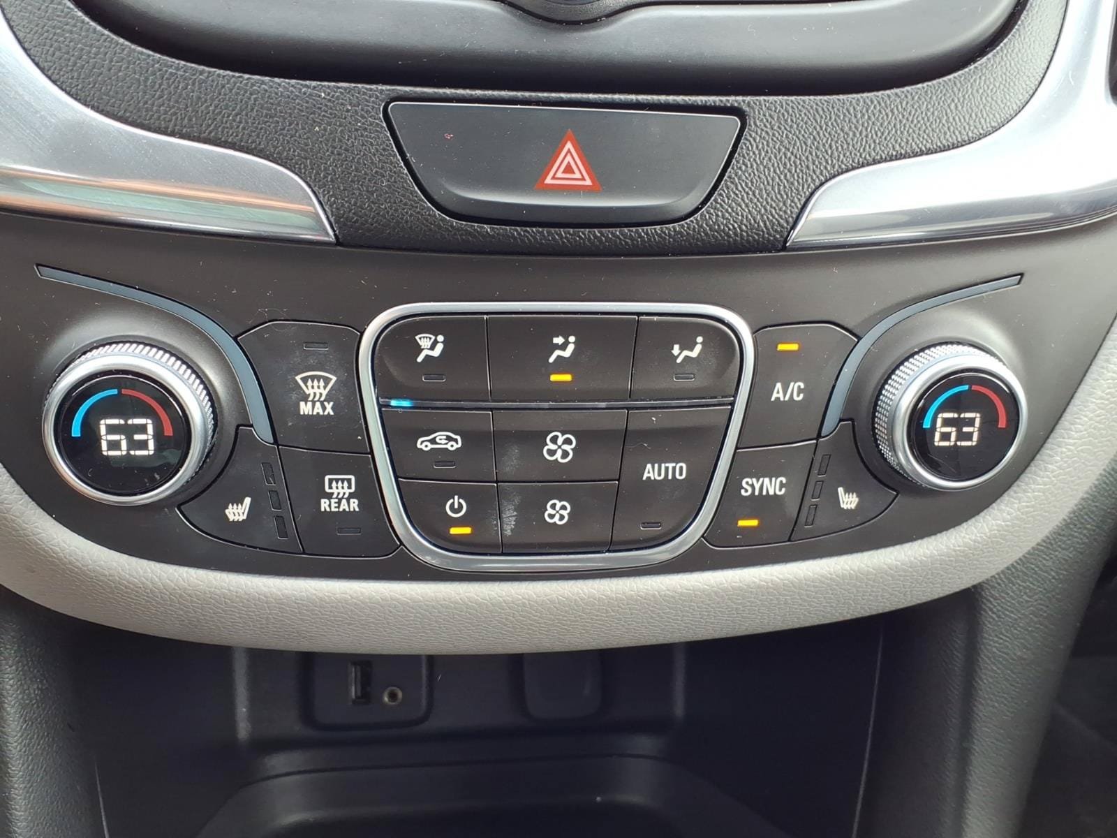 Used 2018 Chevrolet Equinox LT AWD/4WD image 18