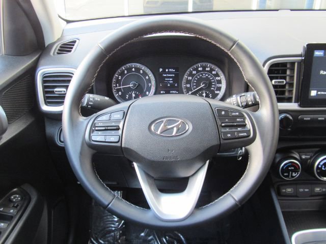 Used 2022 Hyundai Venue SEL FWD image 30