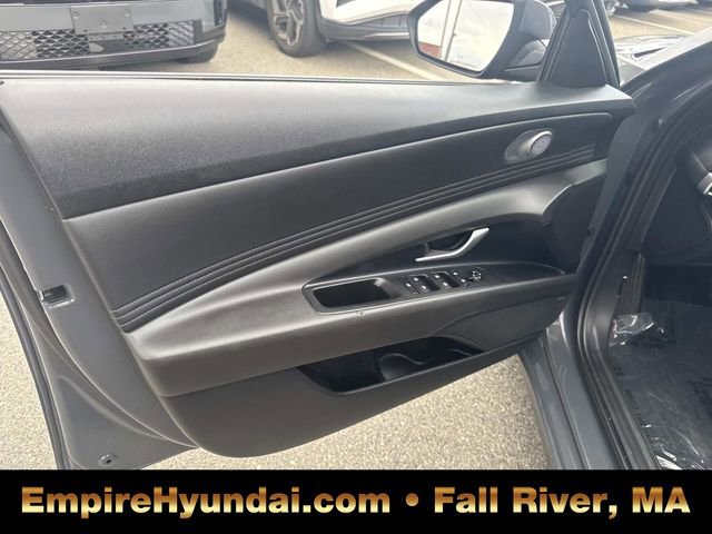 Used 2023 Hyundai Elantra Limited w/ Cargo Package image 16