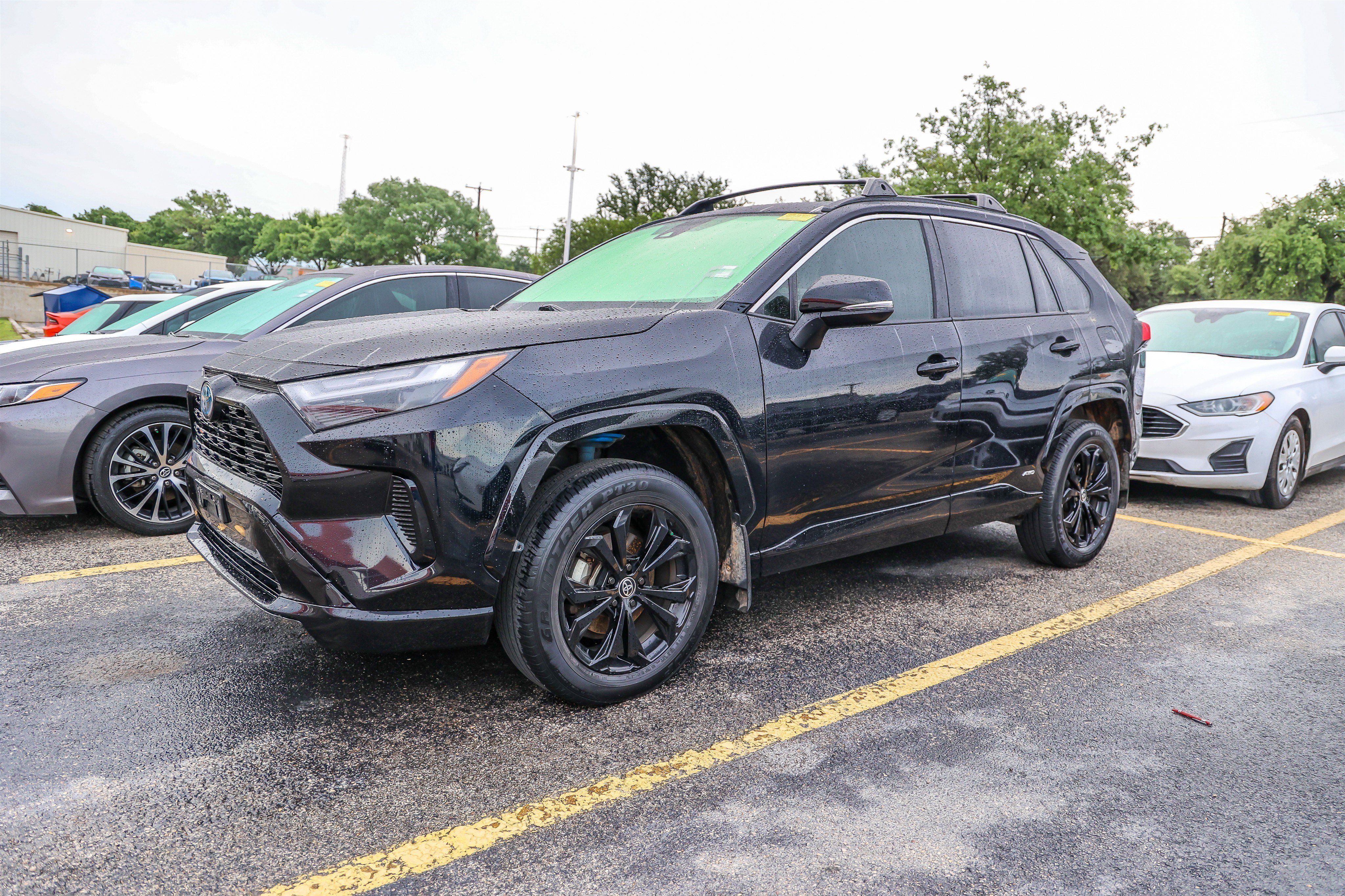 Used 2023 Toyota RAV4 SE AWD/4WD image 3