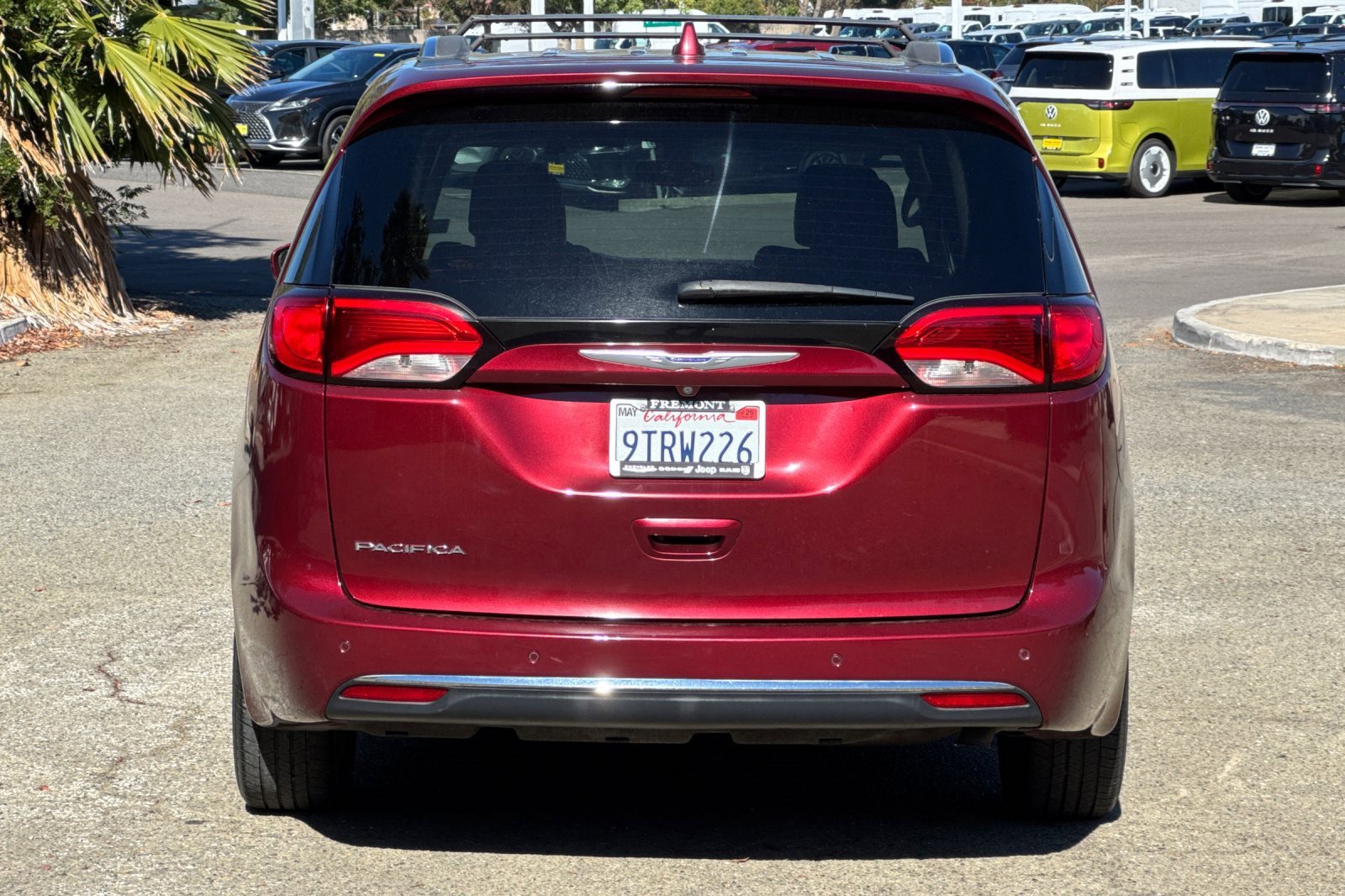 Used 2020 Chrysler Pacifica Touring-L w/ Tire & Wheel Group image 4