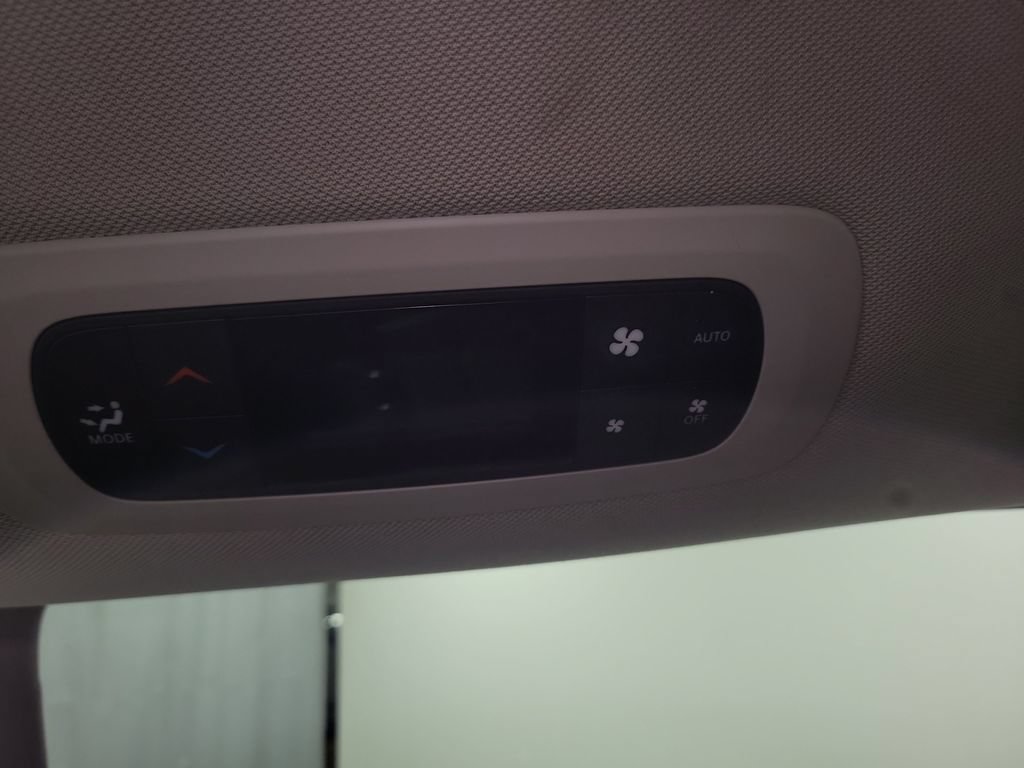 Used 2023 Chrysler Pacifica Touring-L FWD image 34