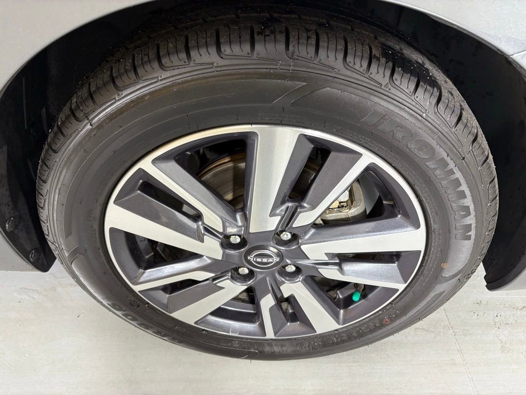 Used 2023 Nissan Versa SV image 10