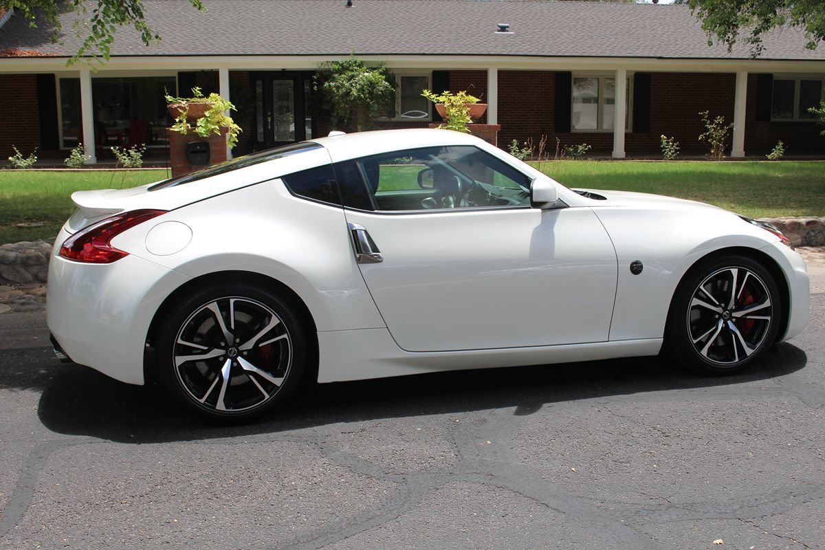 Used 2019 Nissan 370Z Touring Sport RWD image 3