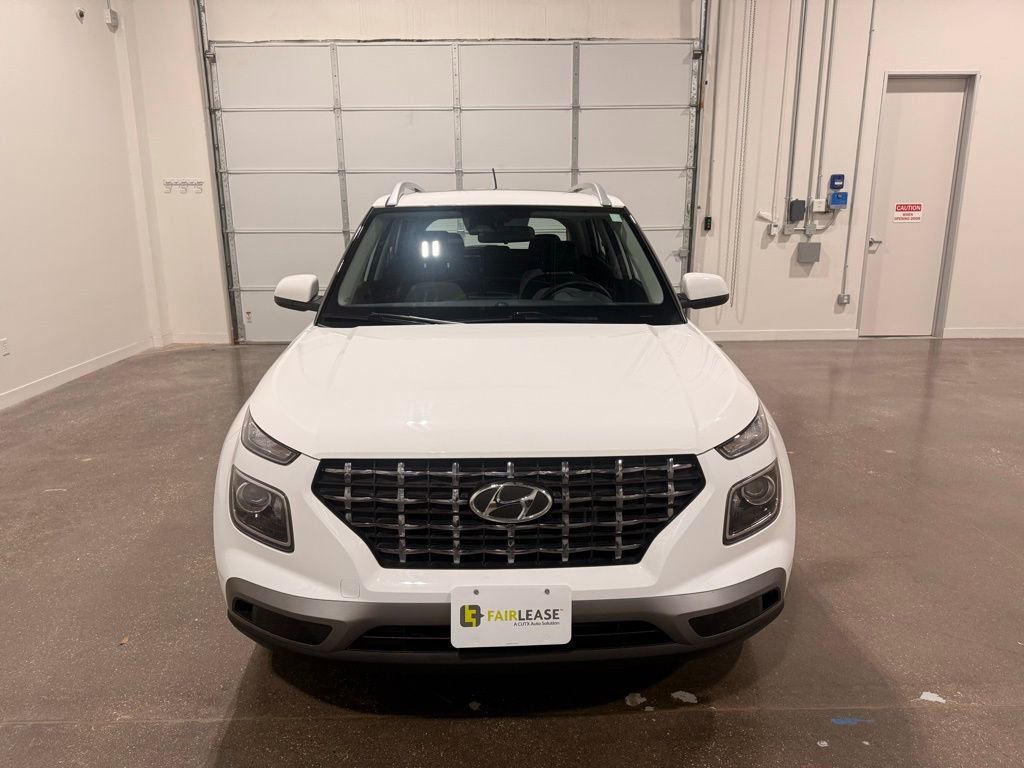 Used 2025 Hyundai Venue SEL FWD image 2