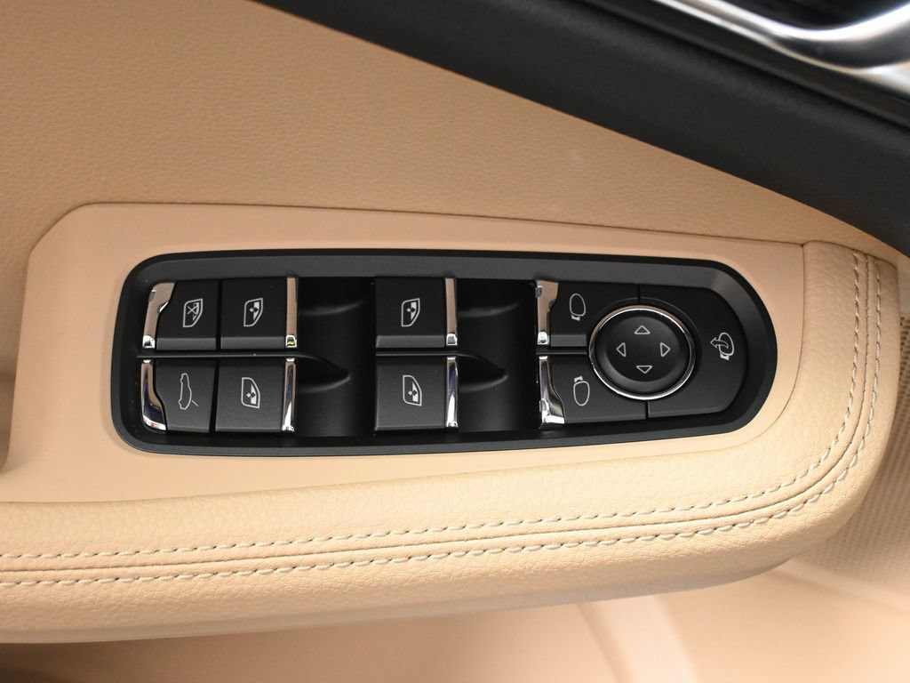 New 2026 Porsche Macan AWD/4WD image 34