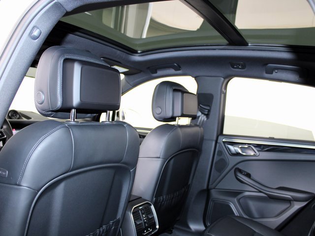 Used 2025 Porsche Macan image 22