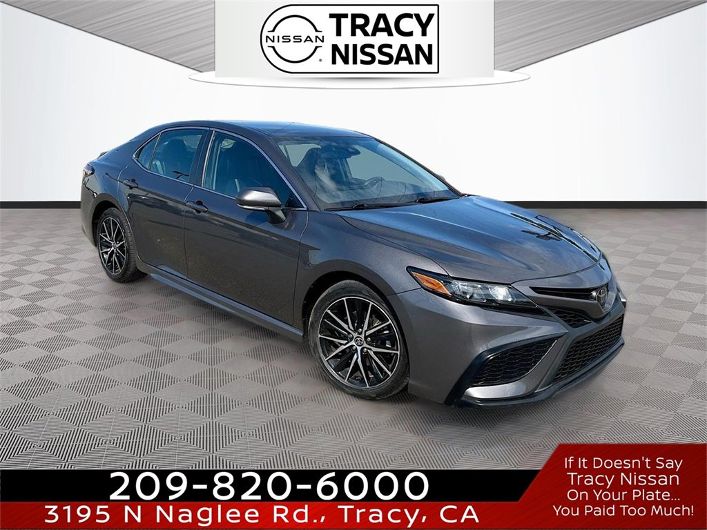 Used 2023 Toyota Camry SE image 1