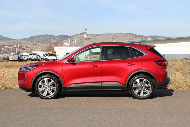 Used 2024 Ford Escape Platinum w/ Premium Technology Package image 3