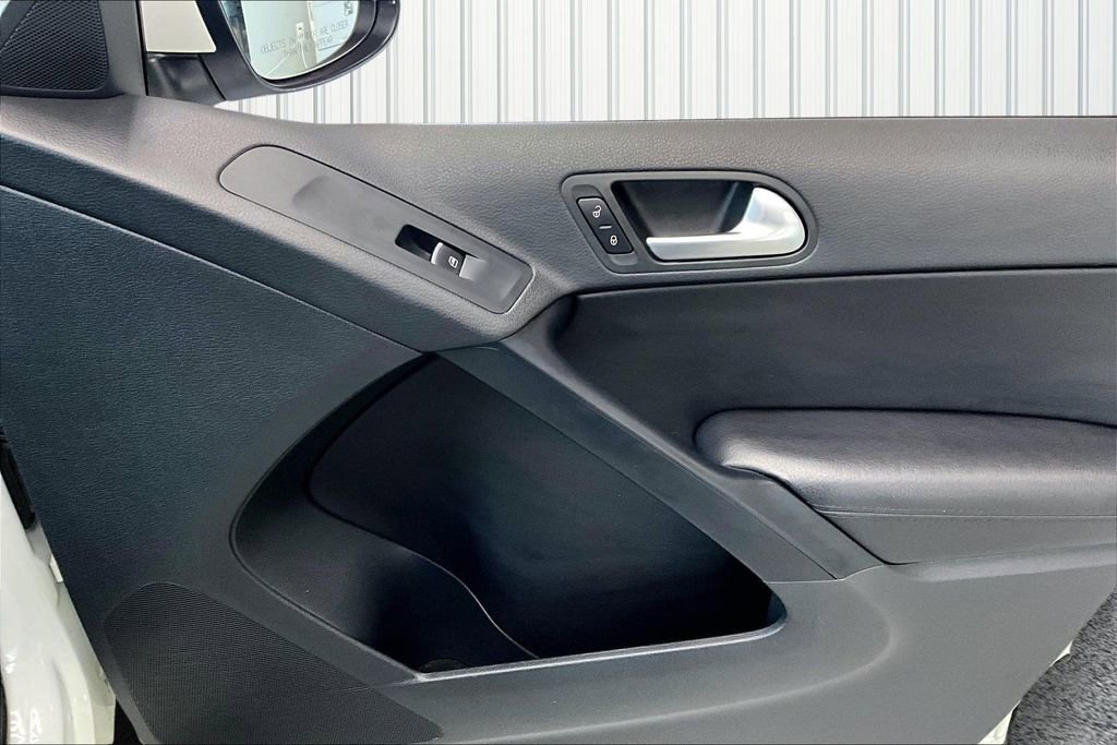 Used 2017 Volkswagen Tiguan Wolfsburg Edition image 30