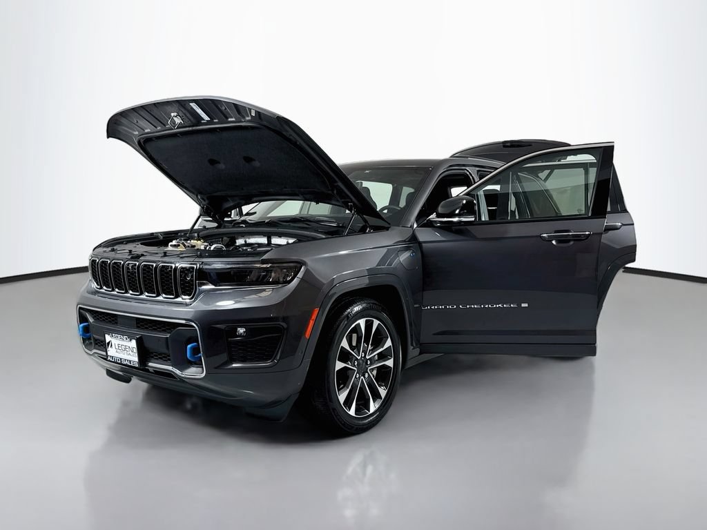 Used 2023 Jeep Grand Cherokee Overland w/ Advanced Protech Group III AWD/4WD image 25