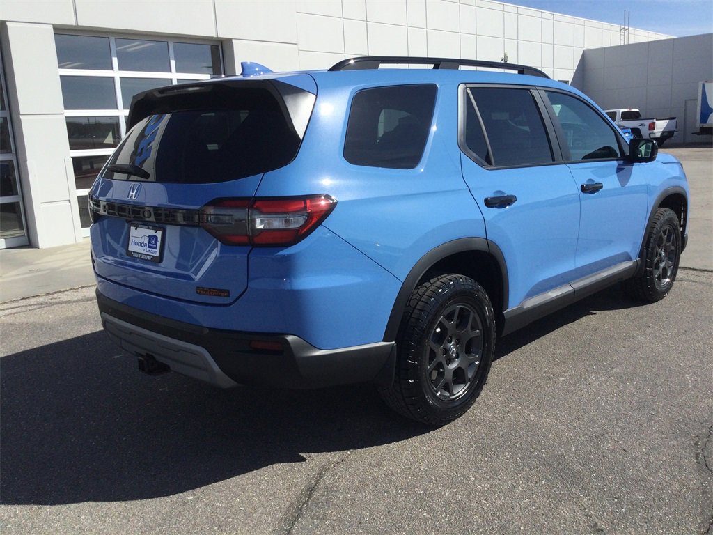 New 2025 Honda Pilot TrailSport image 4