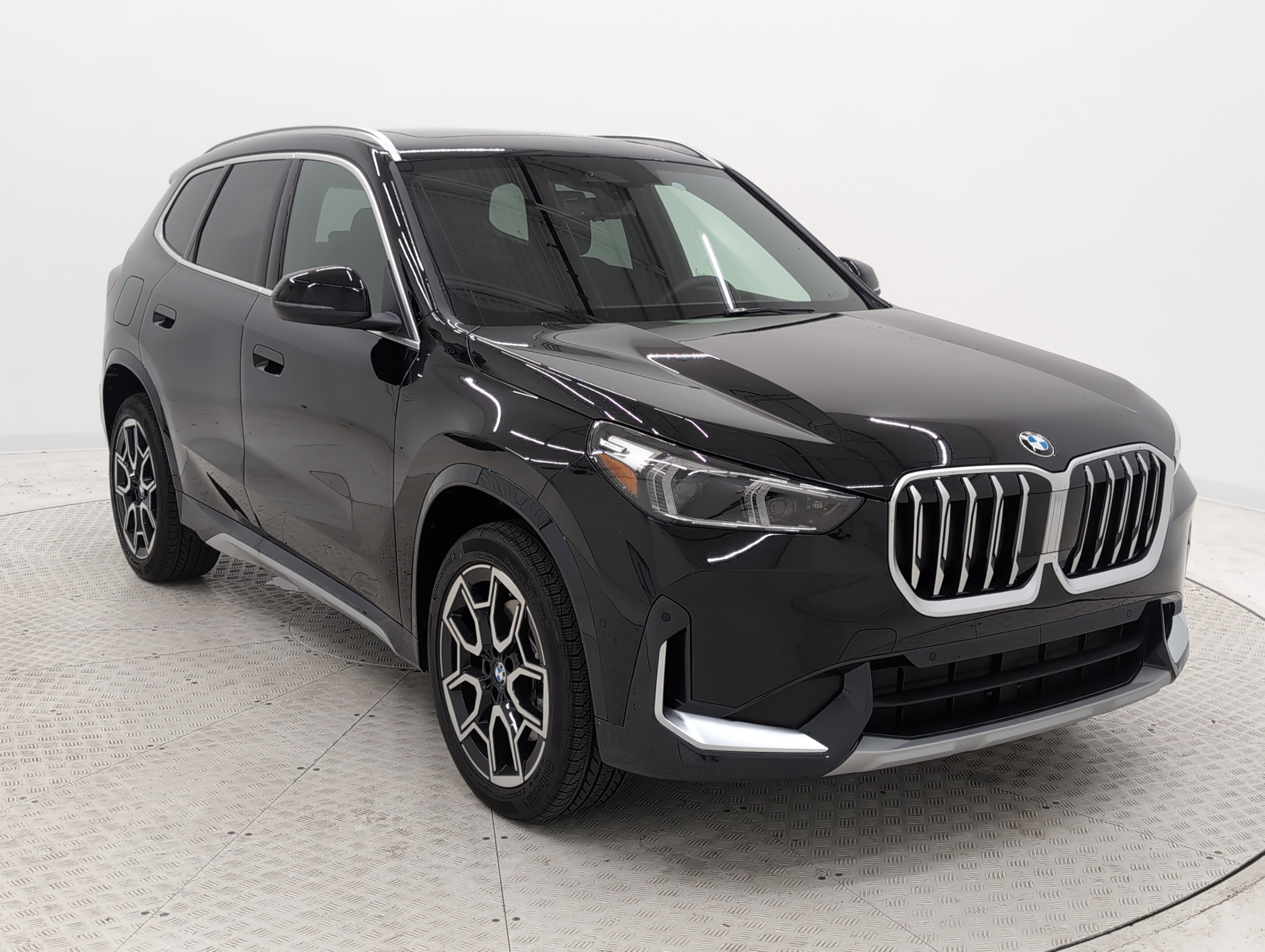 New 2025 BMW X1 xDrive28i w/ Convenience Package image 2