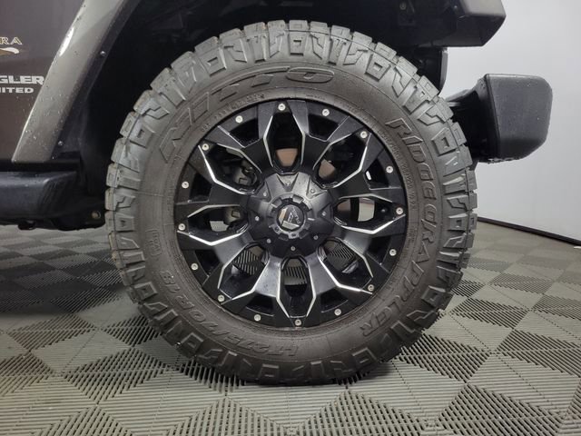 Used 2017 Jeep Wrangler Unlimited Sahara w/ Connectivity Group image 12