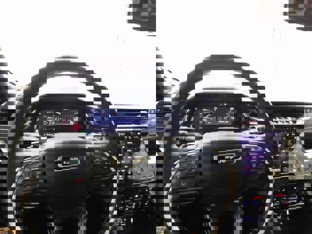 Used 2022 Jeep Grand Cherokee L Laredo image 7