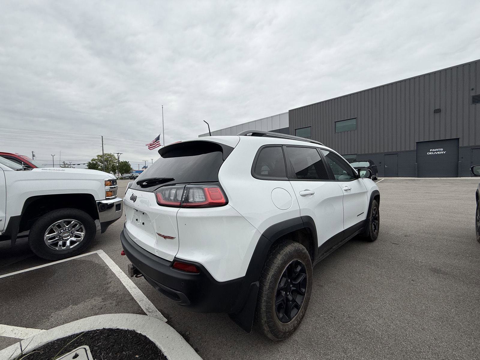 Used 2021 Jeep Cherokee Trailhawk w/ Trailer Tow Group AWD/4WD image 3
