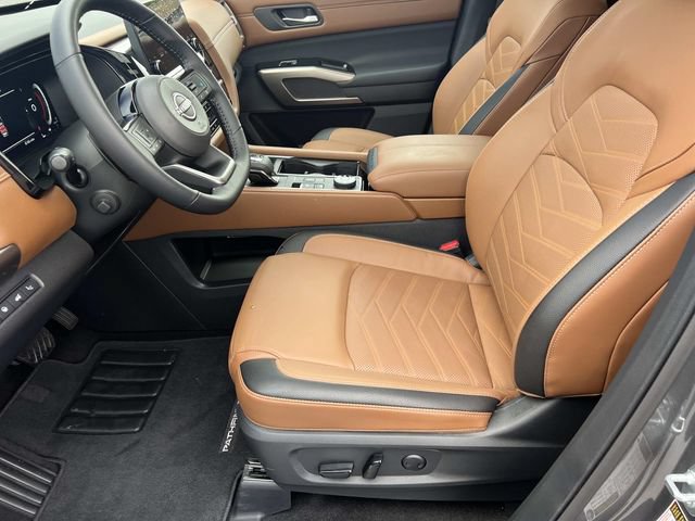 Used 2024 Nissan Pathfinder Platinum w/ Cargo Package AWD/4WD image 18