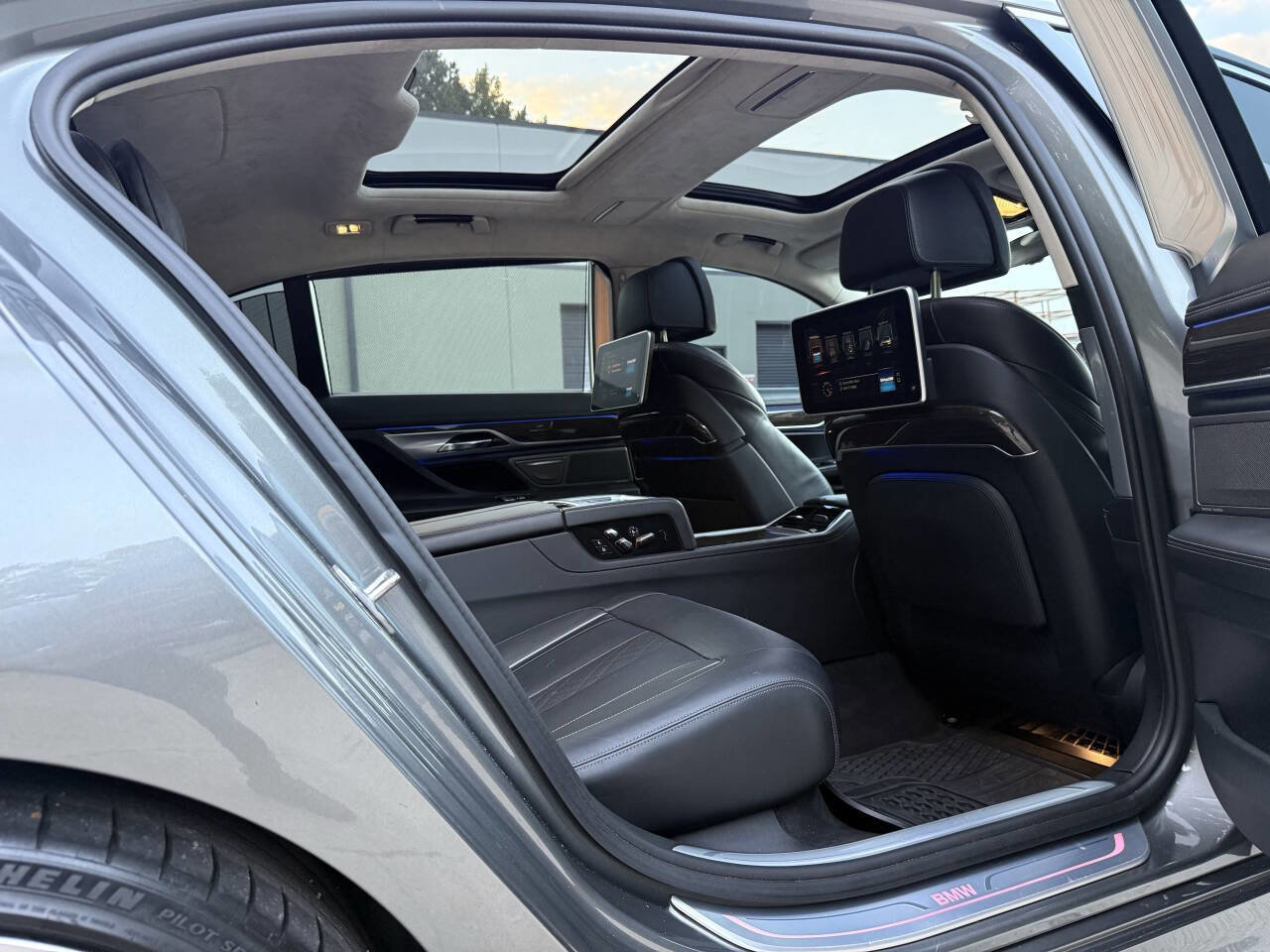 Used 2016 BMW 750i xDrive image 24