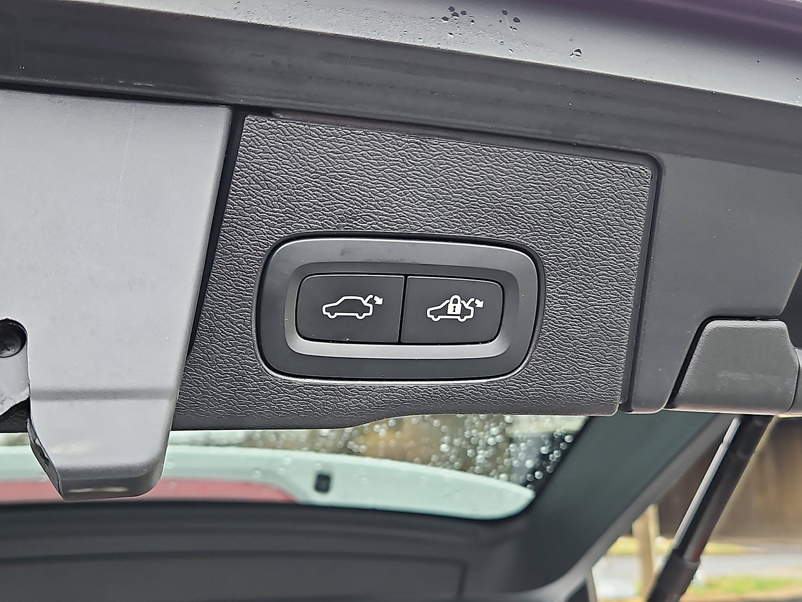 Certified 2024 Volvo XC60 B5 Ultimate w/ Climate Package image 29