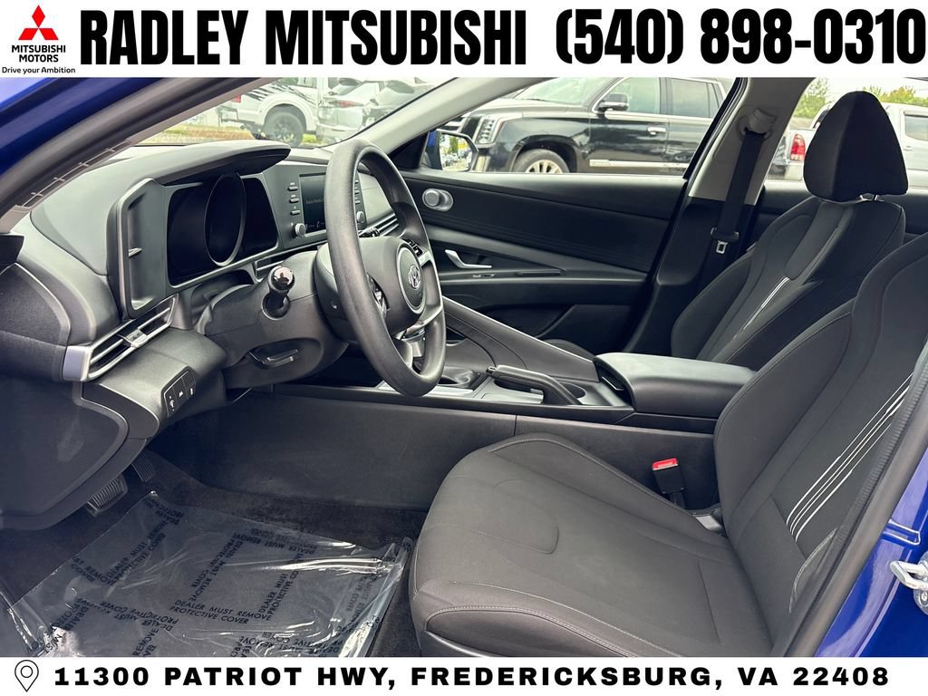 Used 2023 Hyundai Elantra SEL w/ Cargo Package FWD image 3