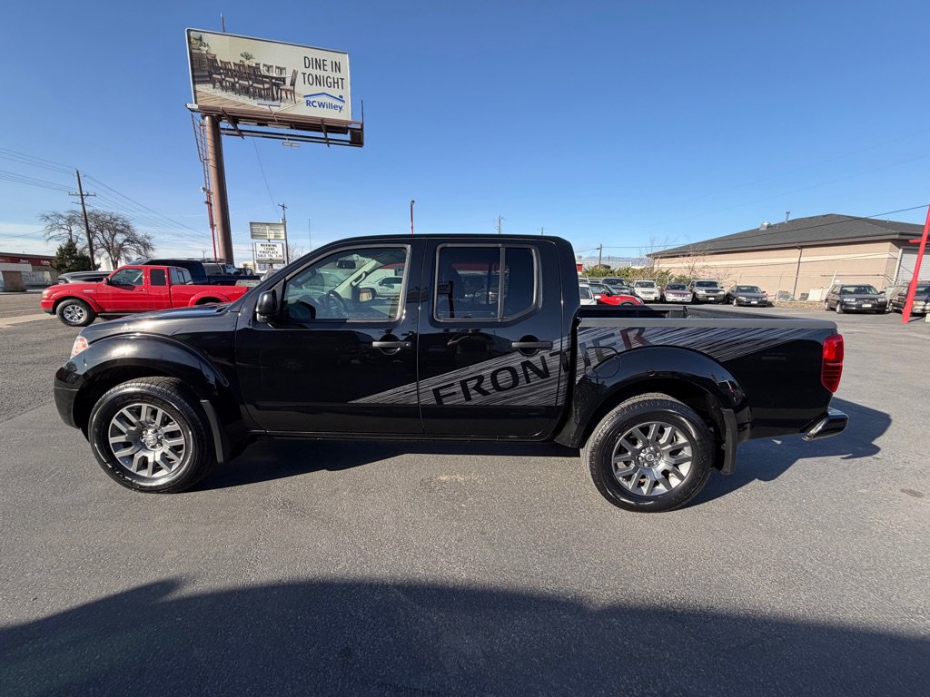 Used 2012 Nissan Frontier SV w/ Sport Appearance Pkg AWD/4WD image 3