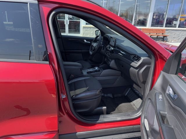 Certified 2023 Ford Escape ST-Line Select AWD/4WD image 6