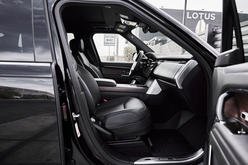 Used 2025 Land Rover Range Rover Long Wheelbase SE AWD/4WD image 19