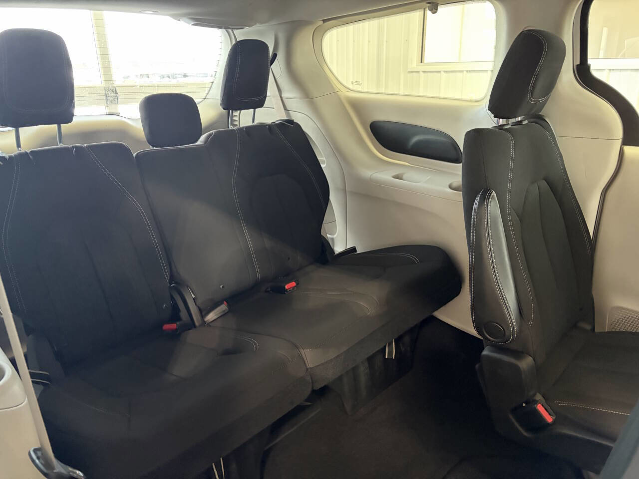 Used 2021 Chrysler Voyager LX image 16