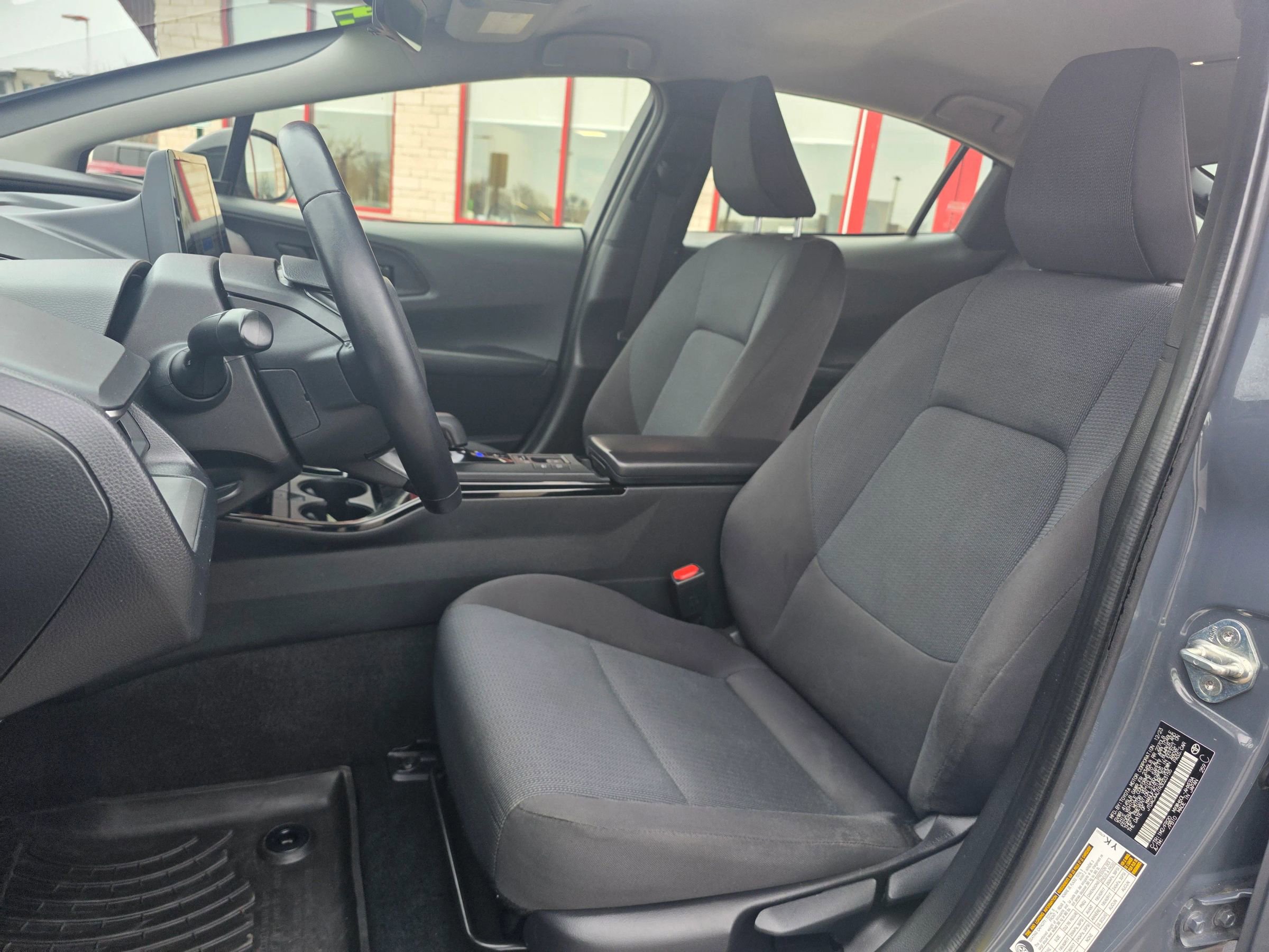 Used 2024 Toyota Prius LE FWD image 9