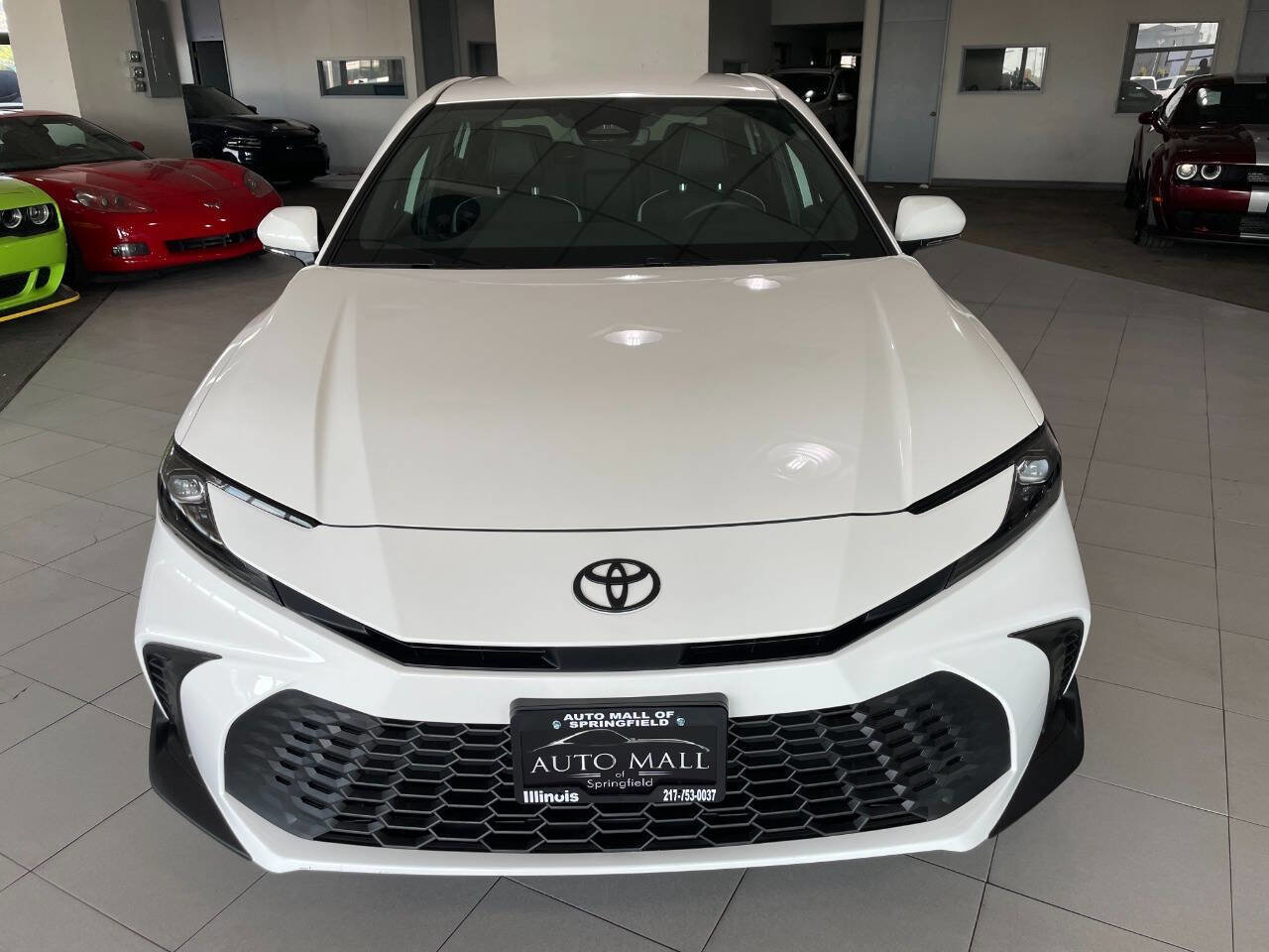 Used 2025 Toyota Camry SE image 2