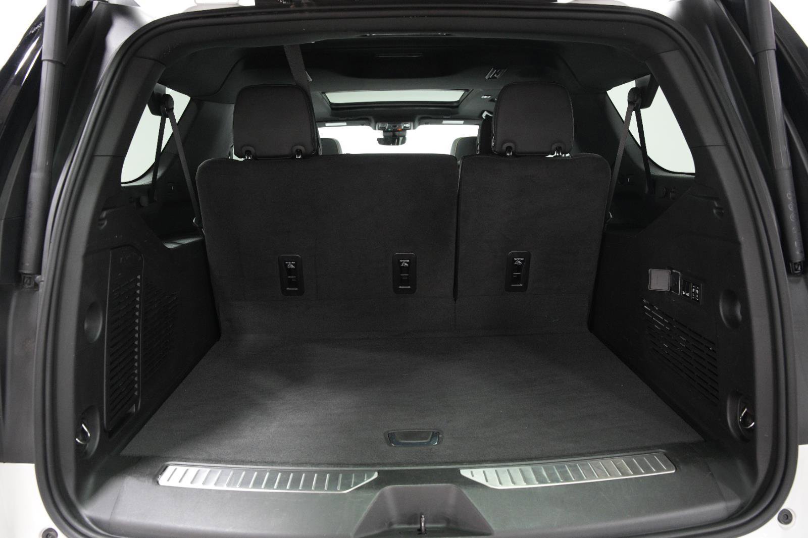 Used 2024 Chevrolet Suburban Premier w/ Premium Package image 13