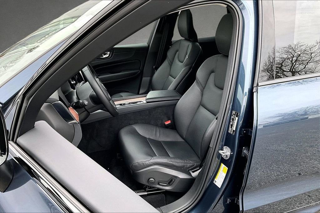 Certified 2023 Volvo XC60 B5 Plus w/ Protection Package Premier image 20