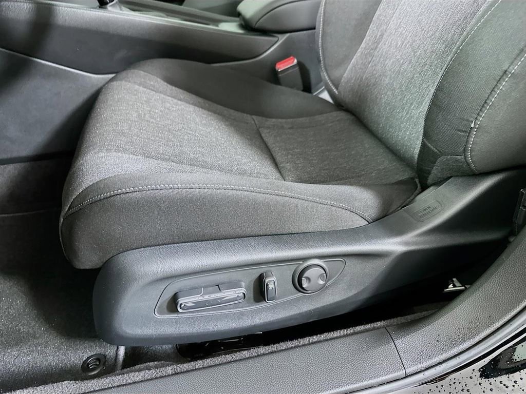 Certified 2025 Honda Accord SE image 9