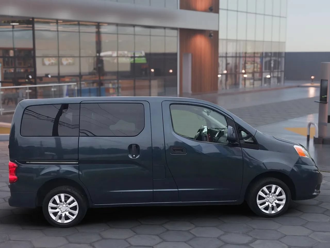 Used 2019 Nissan NV200 SV FWD image 5