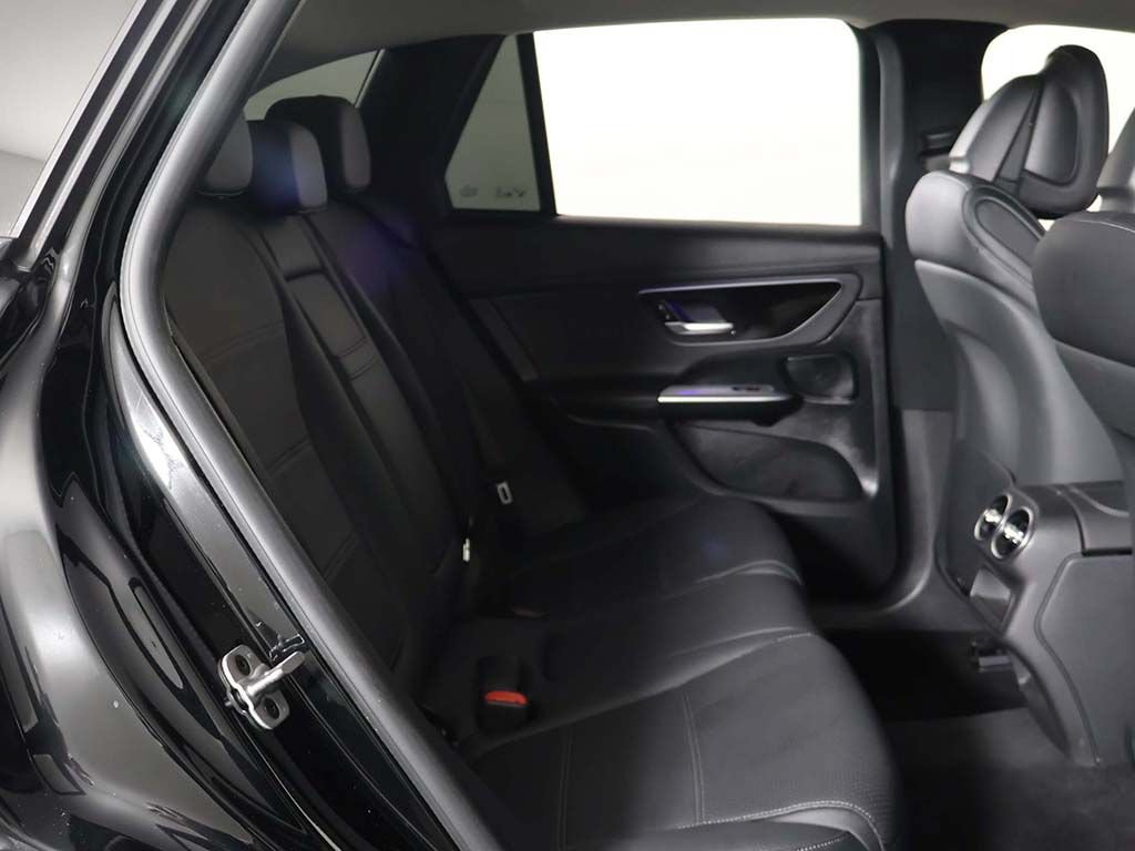 Used 2025 Mercedes-Benz GLC 350e 4MATIC image 33