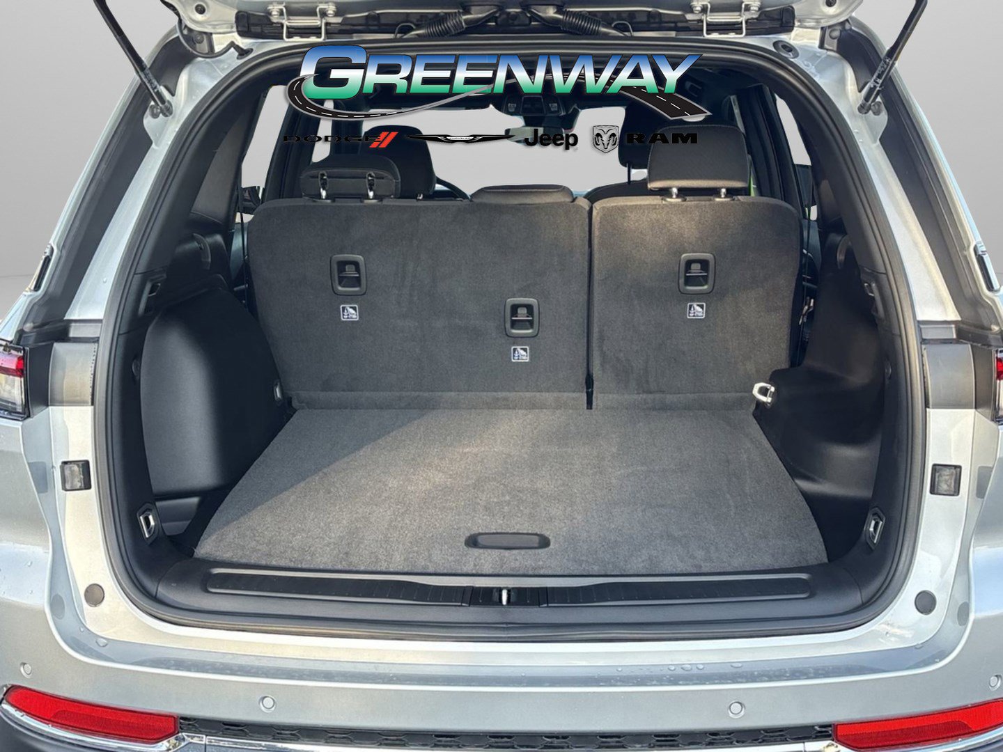 New 2025 Jeep Grand Cherokee Laredo image 9