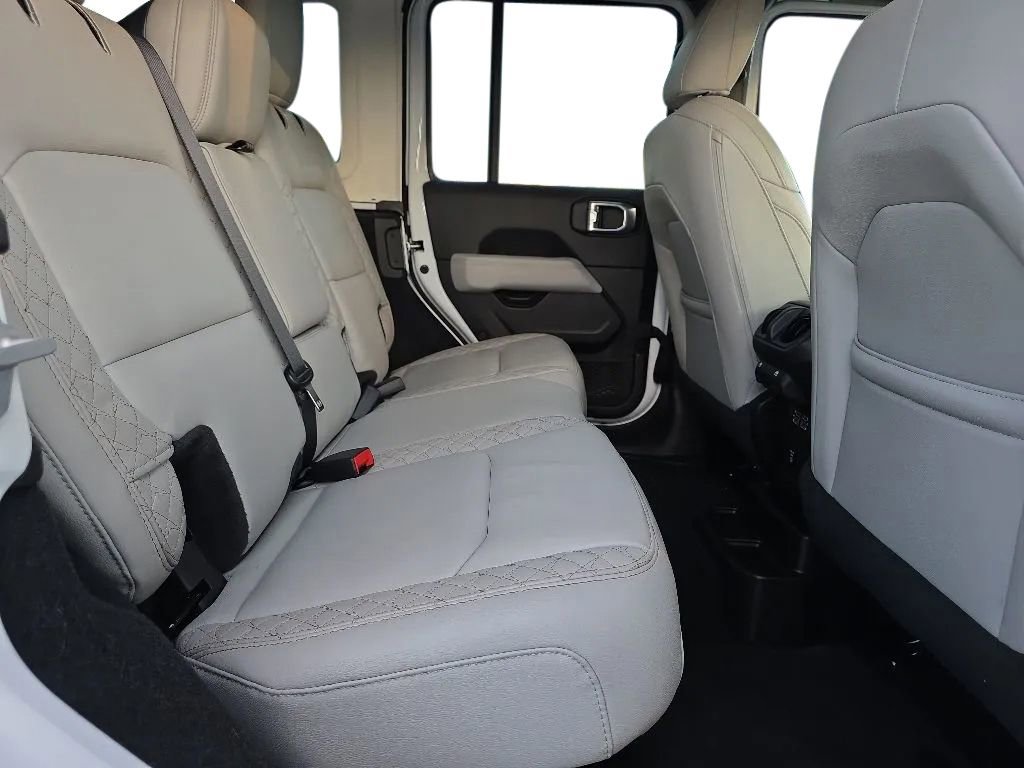 Used 2021 Jeep Wrangler Unlimited Sahara AWD/4WD image 15