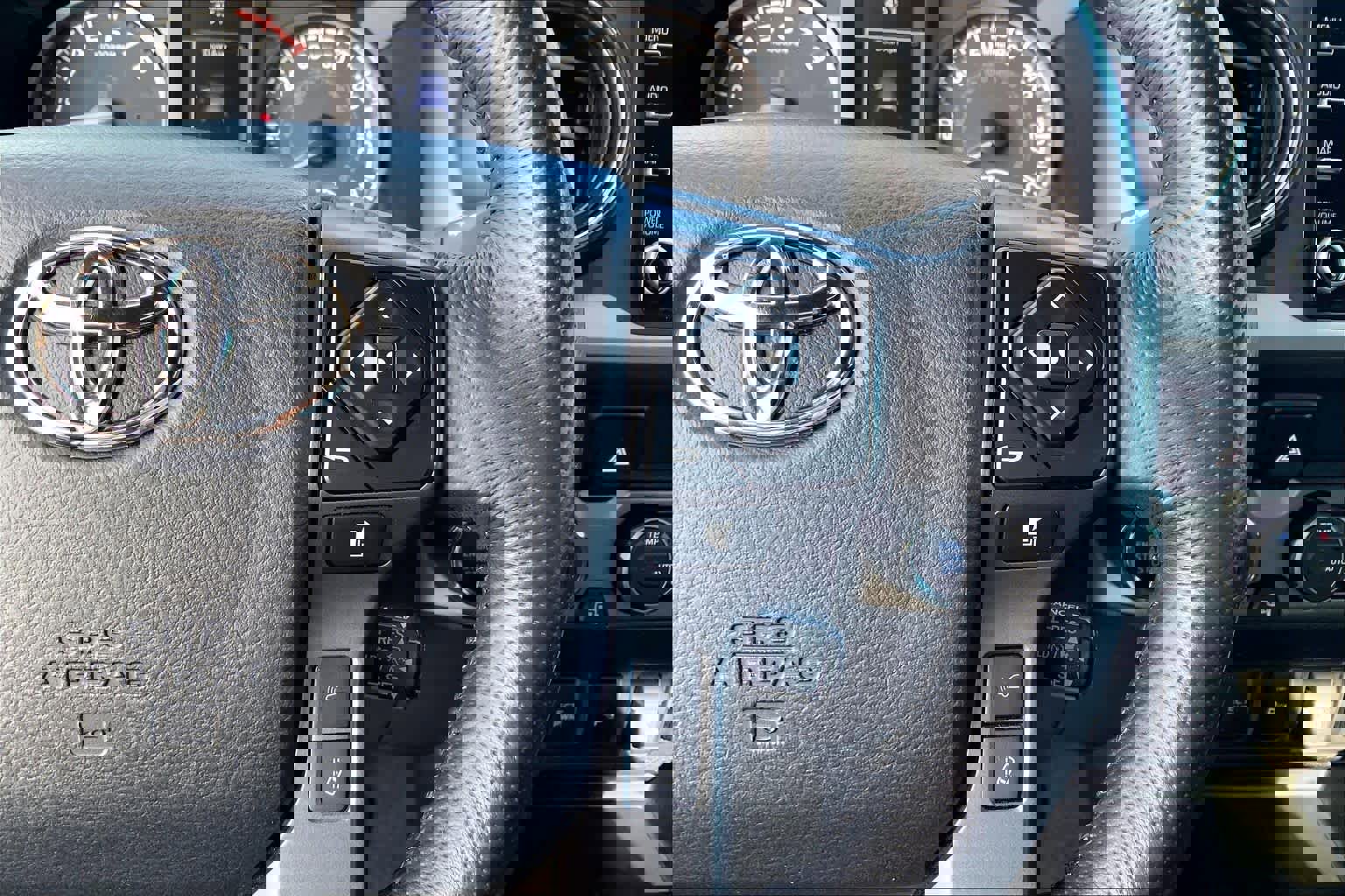 Used 2023 Toyota Tacoma TRD Off-Road image 25