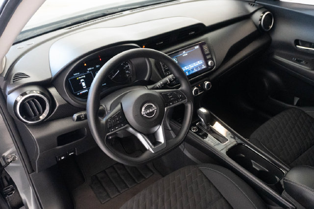 Used 2023 Nissan Kicks SV w/ Exterior Package FWD image 4