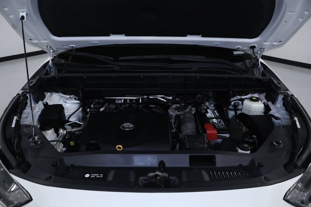 Used 2021 Toyota Highlander LE image 33