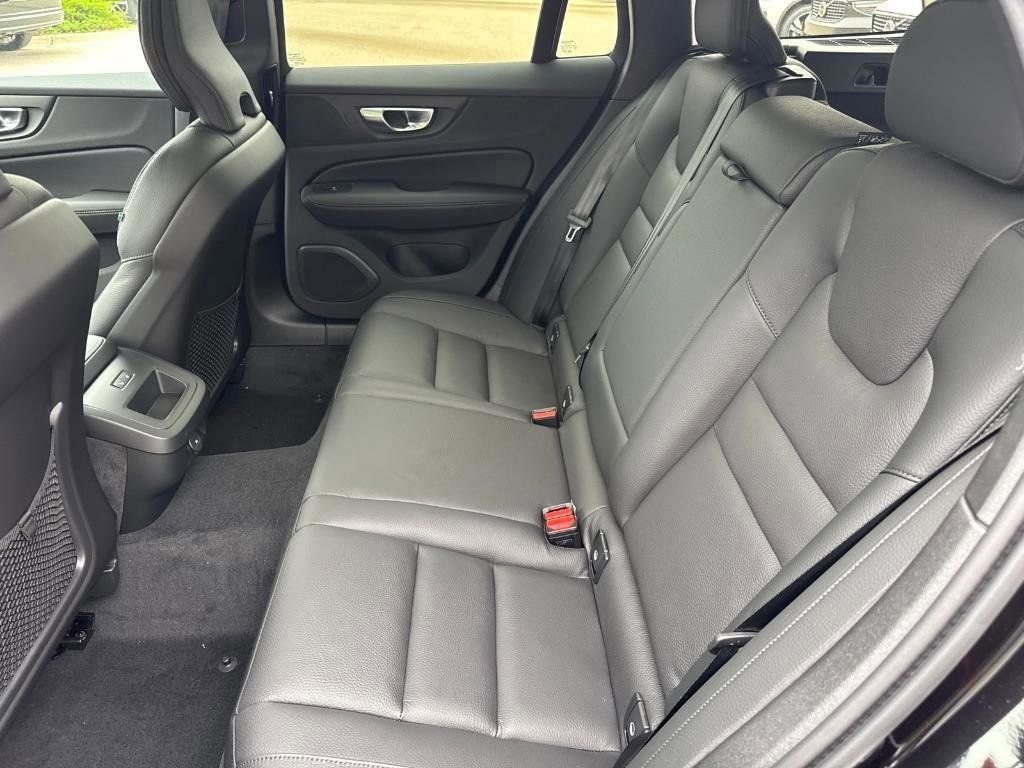 Used 2026 Volvo V60 B5 Cross Country Plus w/ Climate Package image 5