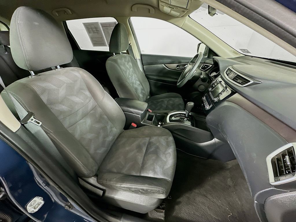 Used 2015 Nissan Rogue SV image 34