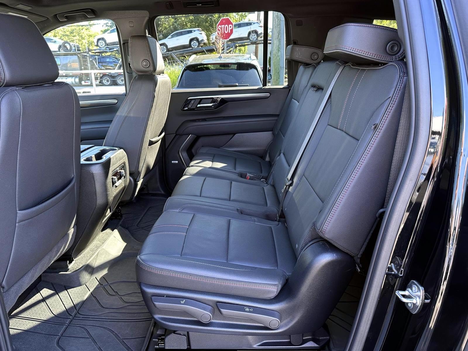 Used 2025 Chevrolet Suburban RST w/ Comfort Package AWD/4WD image 14