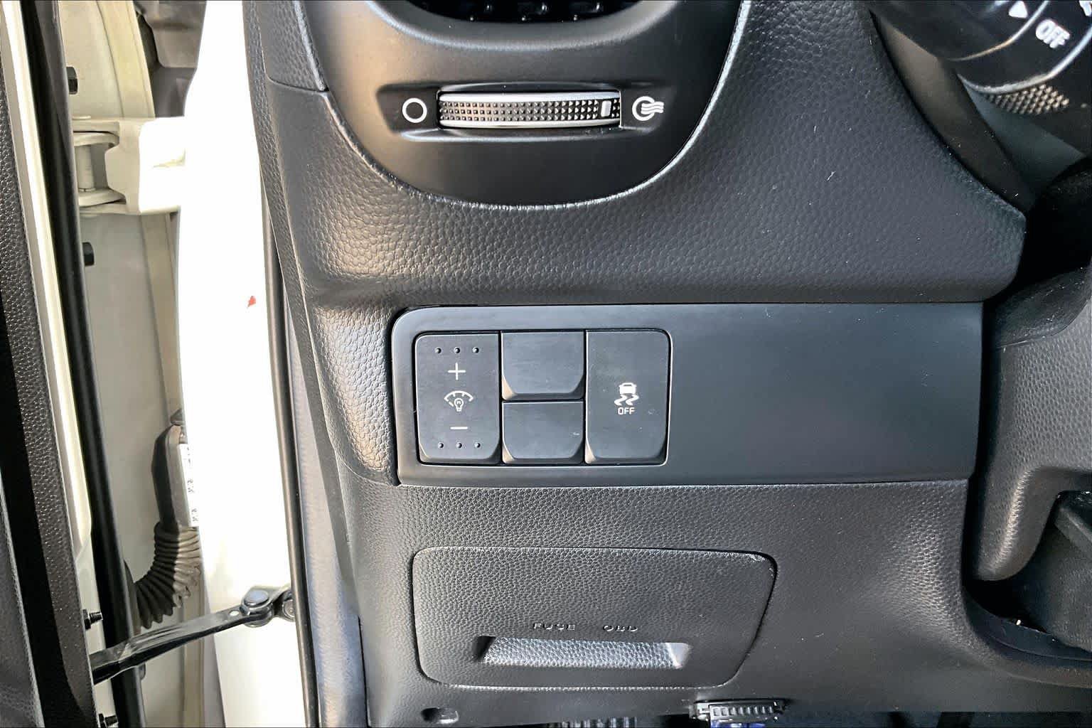 Used 2018 Kia Soul FWD image 32